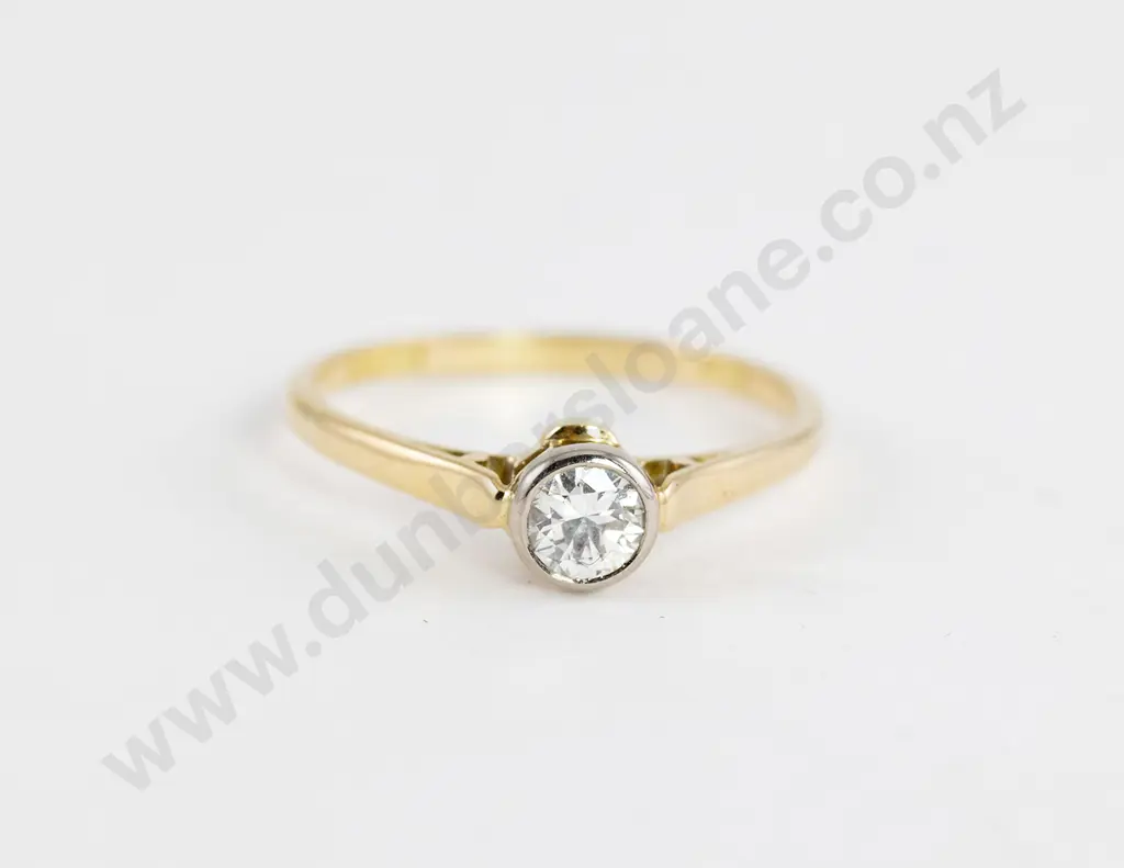 18ct Solitaire Diamond Ring Image 1++