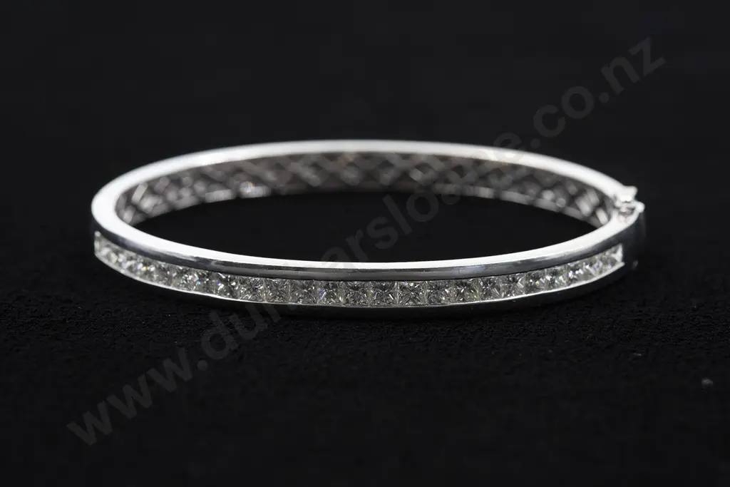 18ct White Gold 26stone Diamond Hinged Snap Bangle Image 1++