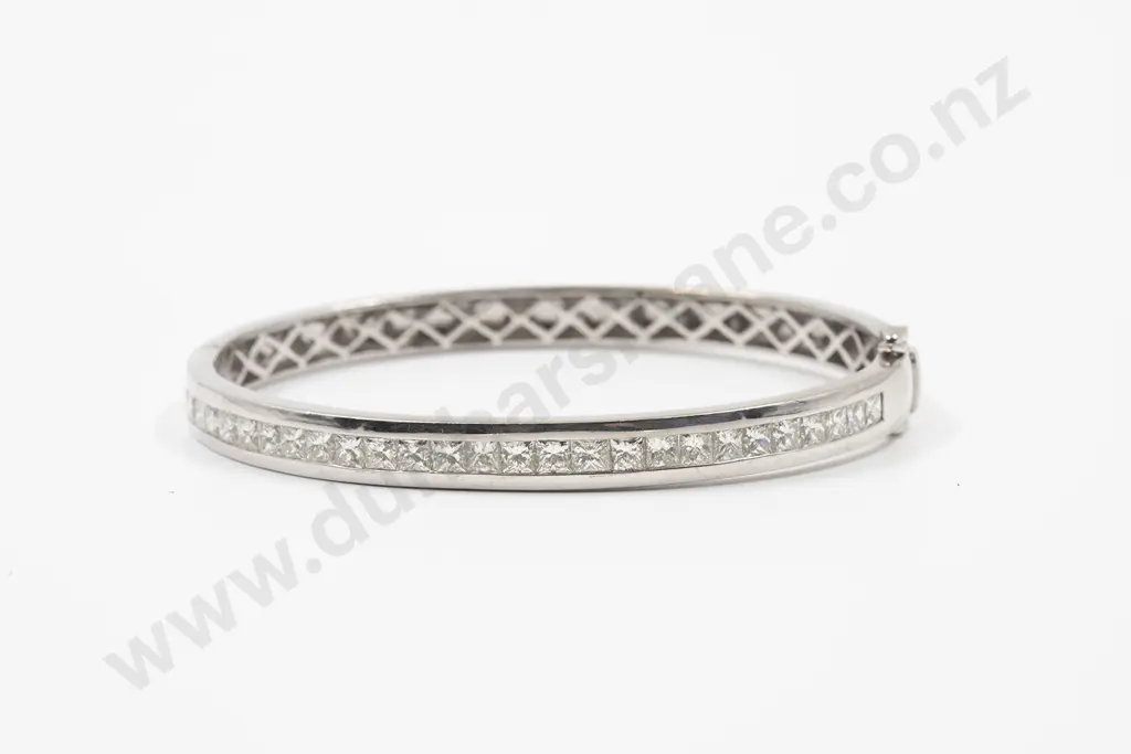 18ct White Gold 26stone Diamond Hinged Snap Bangle Image 1++