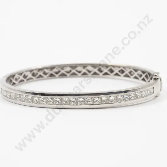 18ct White Gold 26stone Diamond Hinged Snap Bangle