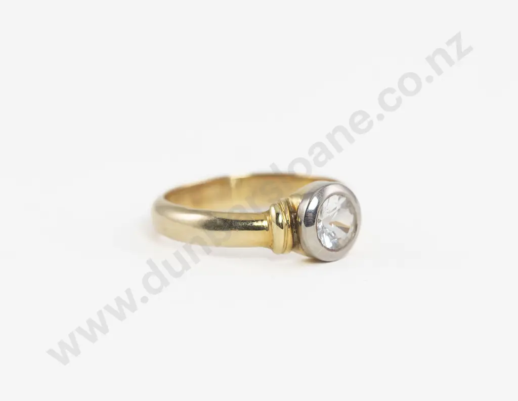 18ct/9ct Single White Sapphire Ring Image 1++
