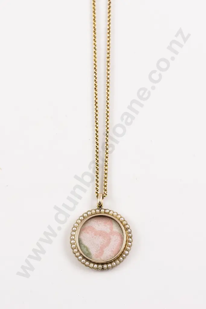 Edwardian 9ct Circular Photo Locket Image 1++