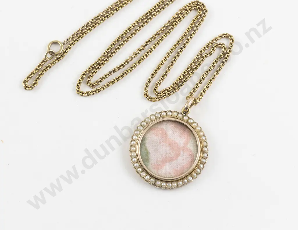 Edwardian 9ct Circular Photo Locket Image 1++