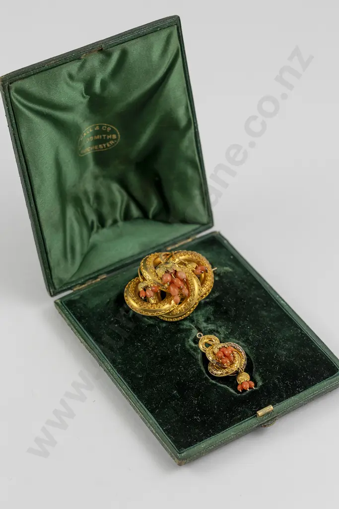 Victorian C1850 15ct Gold Gilt and Coral Brooch/Pendant Image 1++
