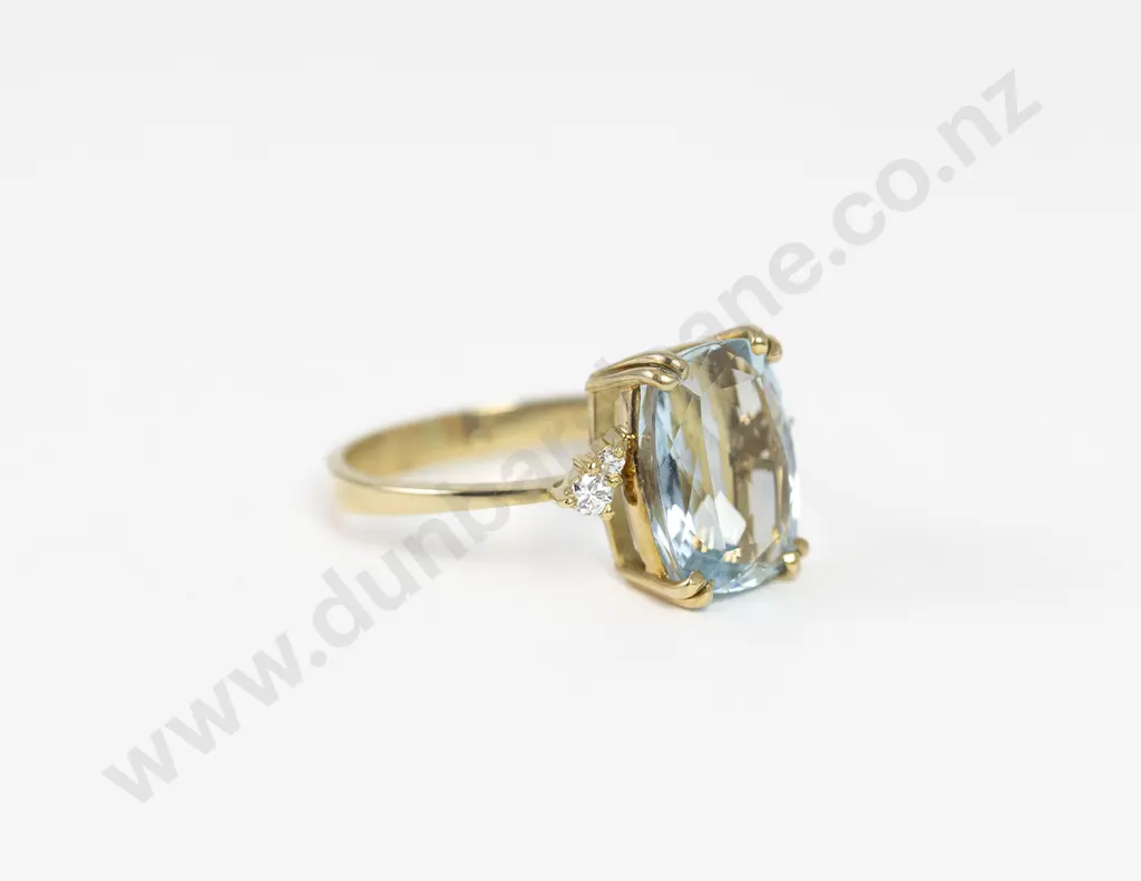 18ct Single Aquamarine and Diamond Dress Ring Image 1++