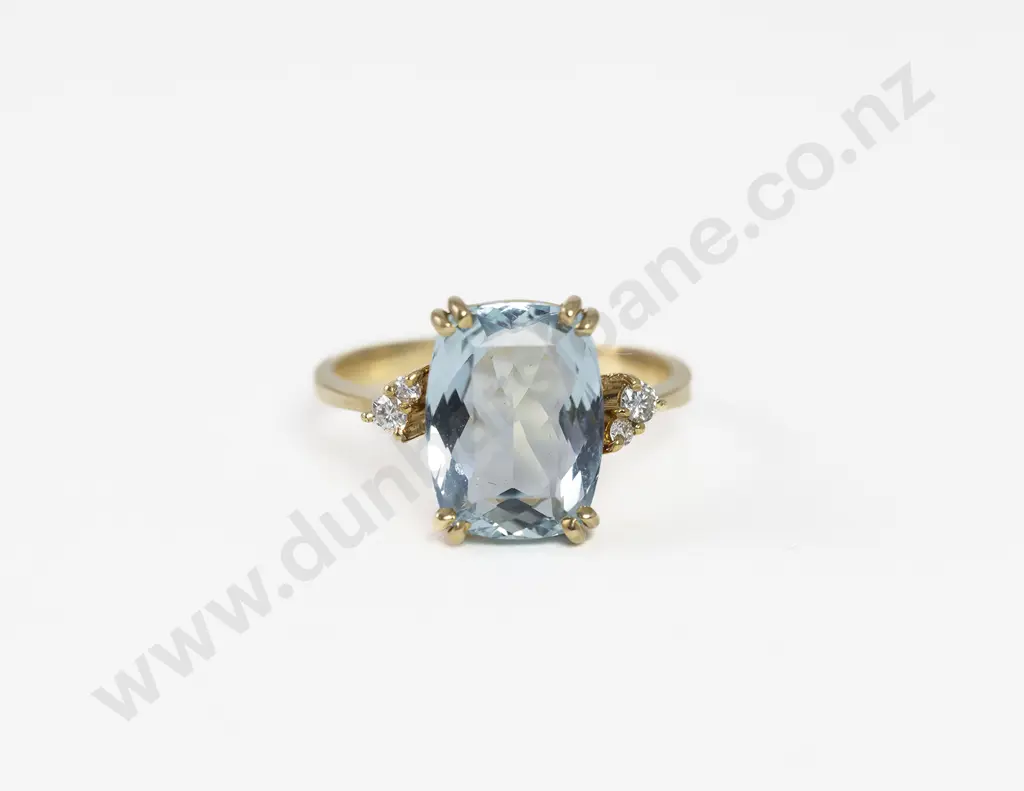 18ct Single Aquamarine and Diamond Dress Ring Image 1++