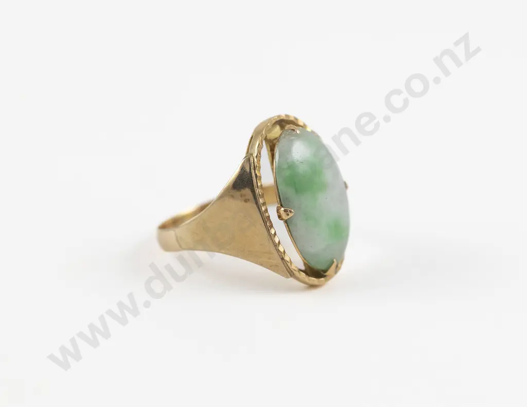18ct Single Mottled Apple Green and White Jade Ring Image 1++