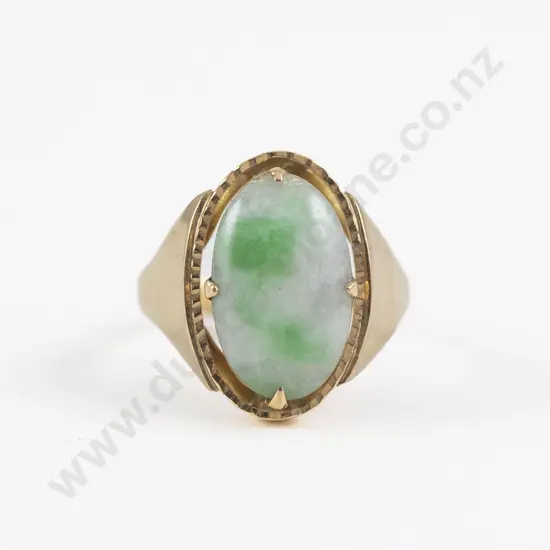 18ct Single Mottled Apple Green and White Jade Ring