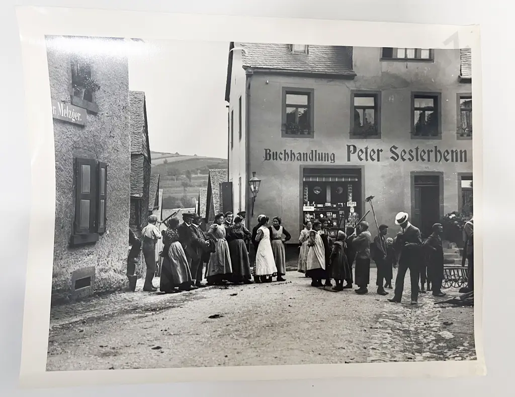 Collection of Australian Photographic Prints with Assorted Image 1++