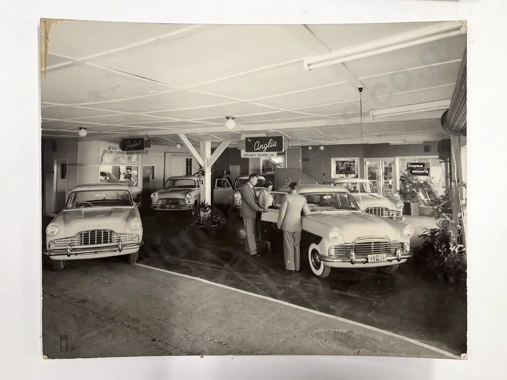 Collection assorted photographers mounted B/W works Image 1++