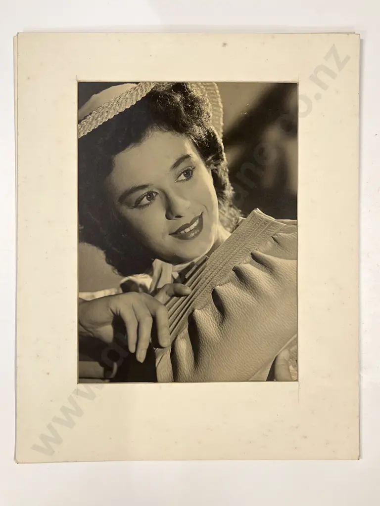 Collection Geoff W. Perry Studio Portraits Circa 1950s Image 1++