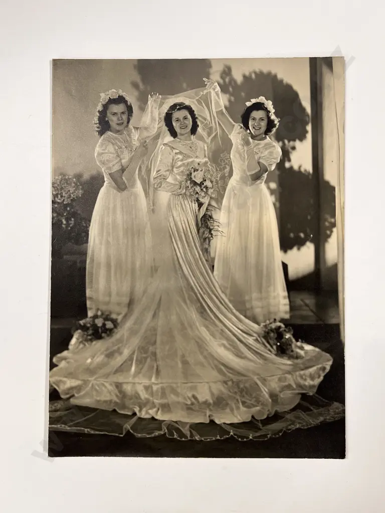 Collection Geoff W. Perry Studio Portraits Circa 1950s Image 1++