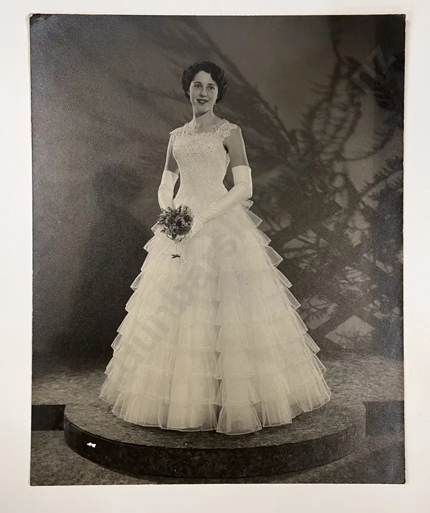 Collection Geoff W. Perry Studio Bridal Portraits with Portraits Image 1++