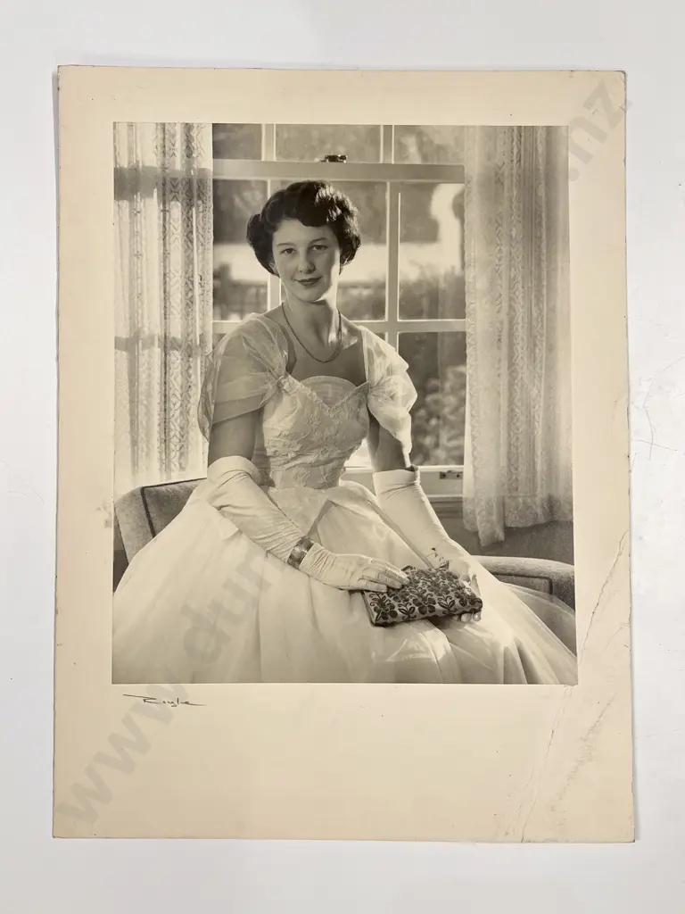 Collection Perry Studio Bridal and Debutante Portraits Image 1++