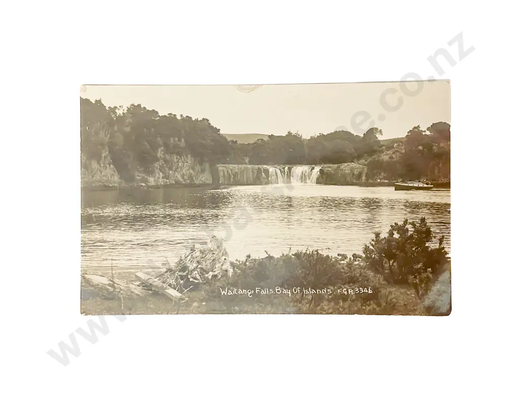 Album Mid NZ Early Postcards Cityscapes and Some Maori Image 1++