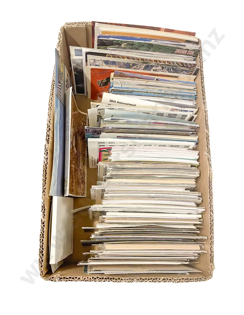 Large Quantity C20th World Postcards Image 1++
