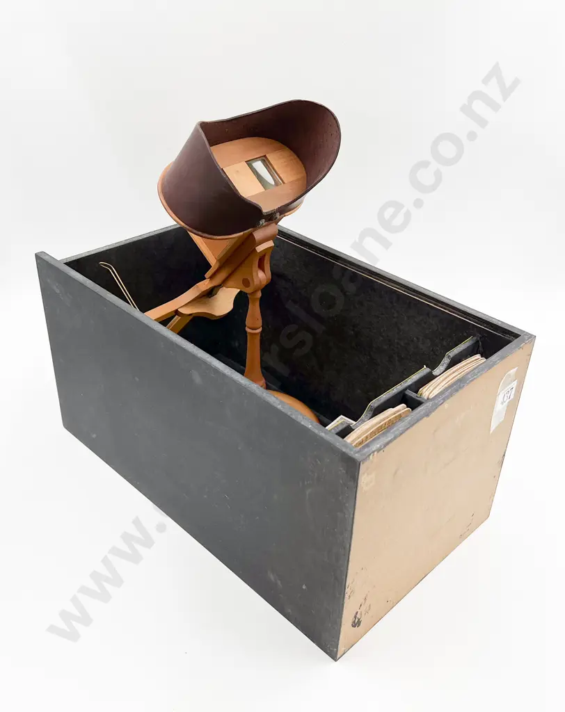 Modern Crafted Kauri Stereoscope with Selection of Cards Image 1++
