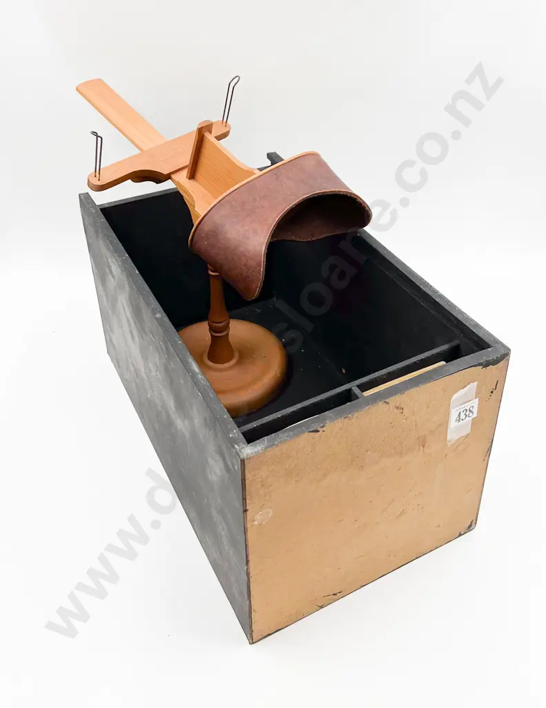 Modern Crafted Kauri Stereoscope with Selection of Cards Image 1++