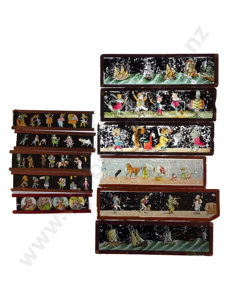 (German) Tinplate Childs Magic Lantern with Slides Image 1++