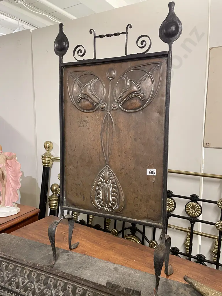 Art Nouveau Copper and Wrought Metal Gas Fire Screen Image 1++