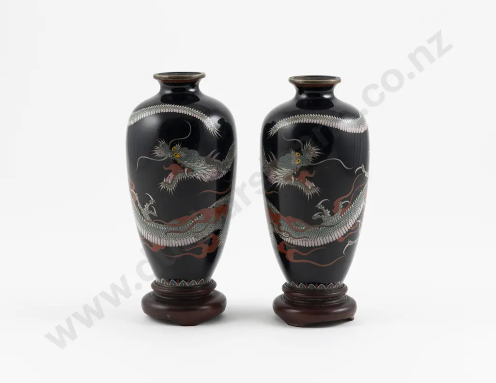 A Fine Pair of Japanese Meiji Period Cloisonne vases Image 1++