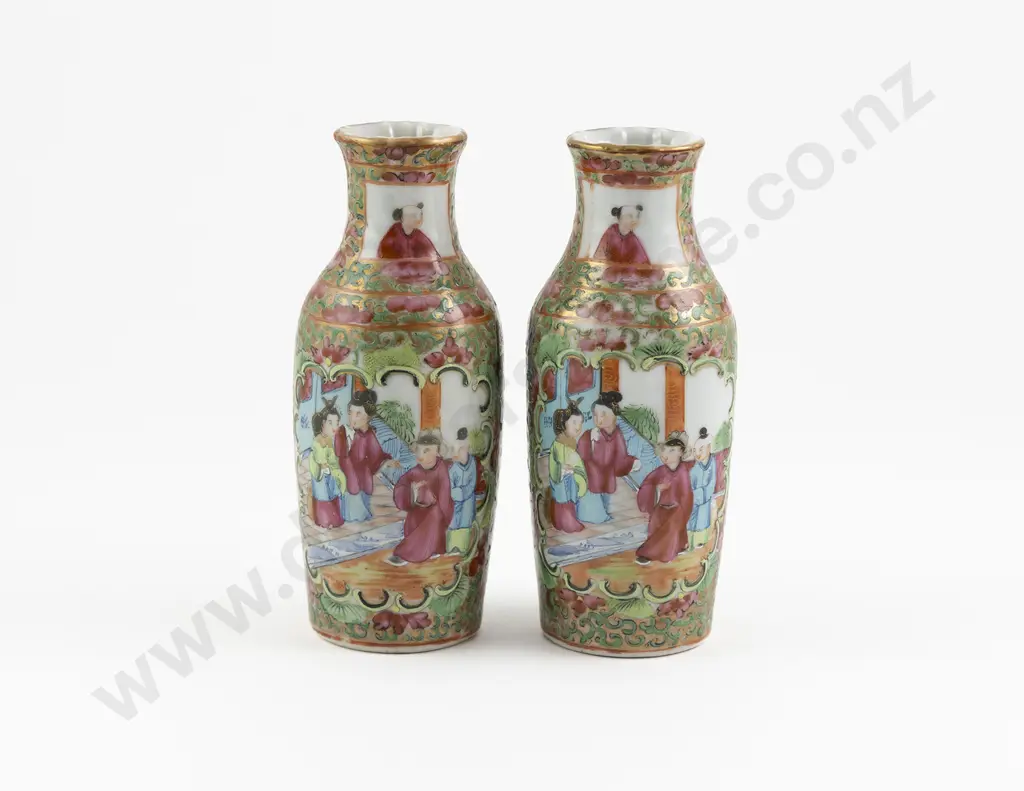 A Pair Of Chinese Famille Rose Canton vases Image 1++