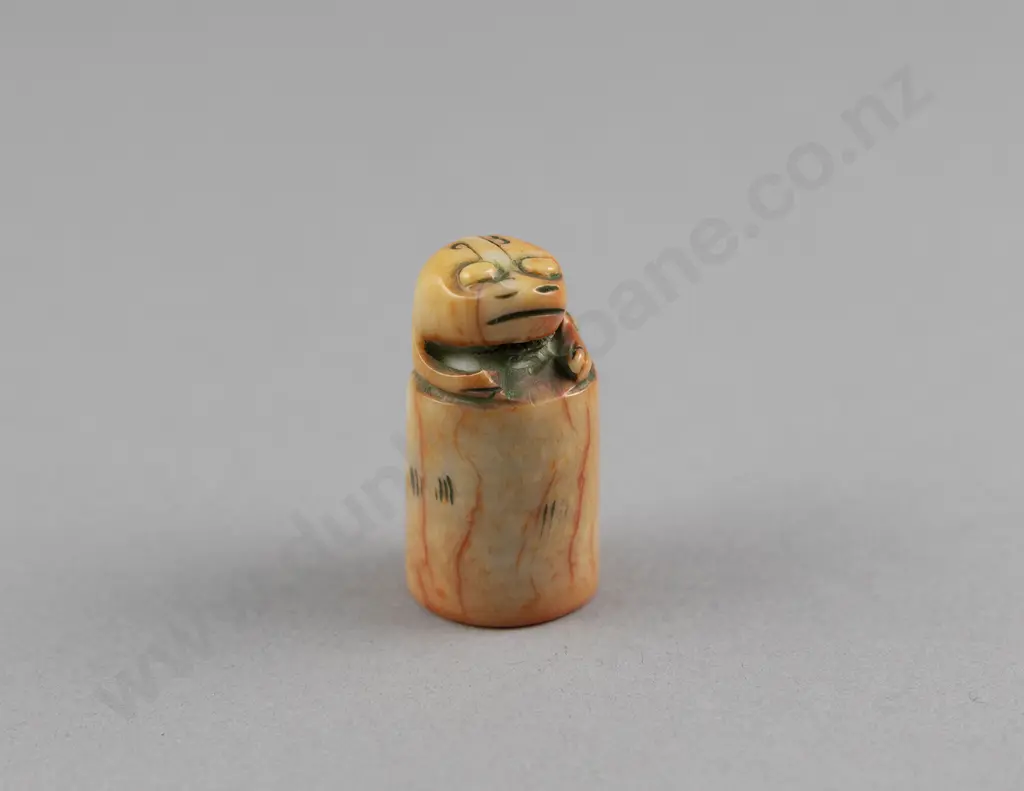 Bamboo Coral Seal with Mythical Three Legged Toad Finial Image 1++