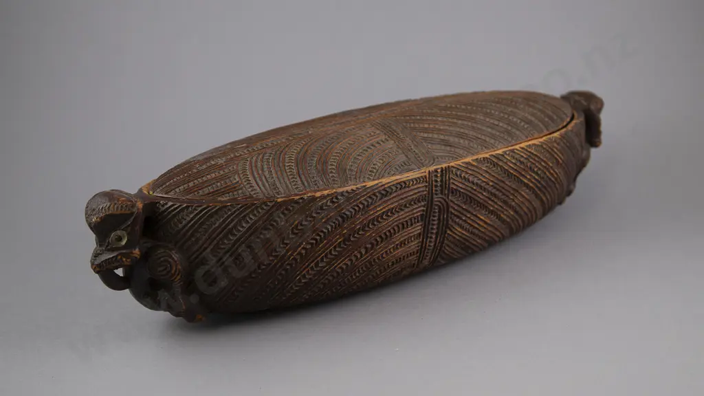 A Large Early 19th Century Wakahuia (Treasure Box) Image 1++