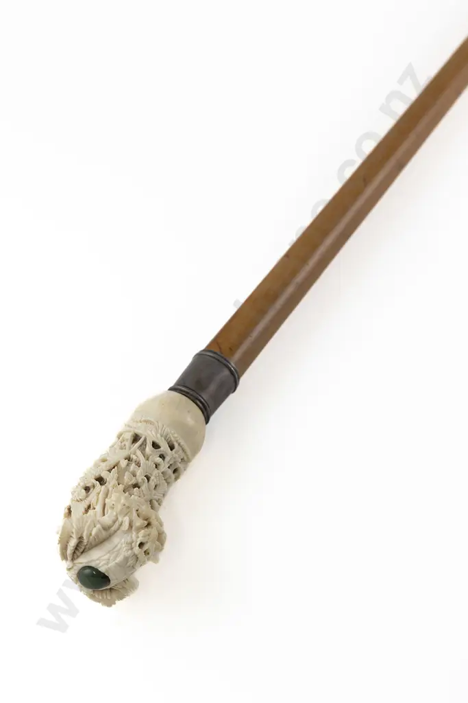 Late 19th Century Walking Cane With An Indonesian Ivory Kris Handle Image 1++