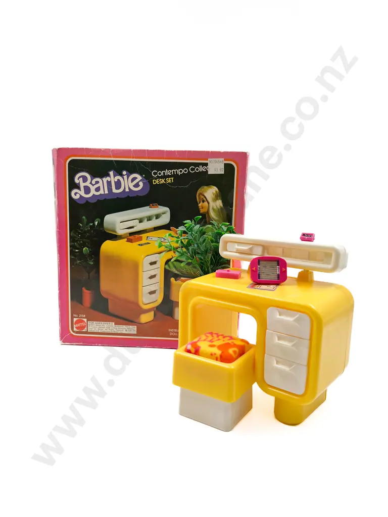 C1977 Boxed Mattel Barbie Contempo Collection Sofa and Table Image 1++