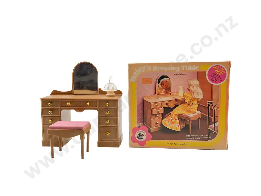 Boxed Mary Quant Daisy Doll Wardrobe Image 1++