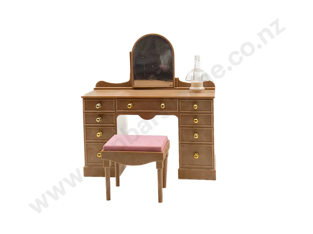 Boxed Mary Quant Daisy Doll Wardrobe Image 1++