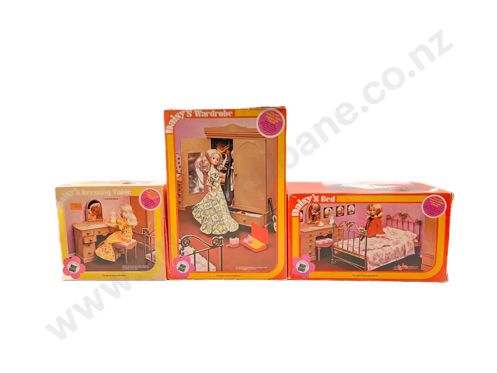 Boxed Mary Quant Daisy Doll Wardrobe Image 1++