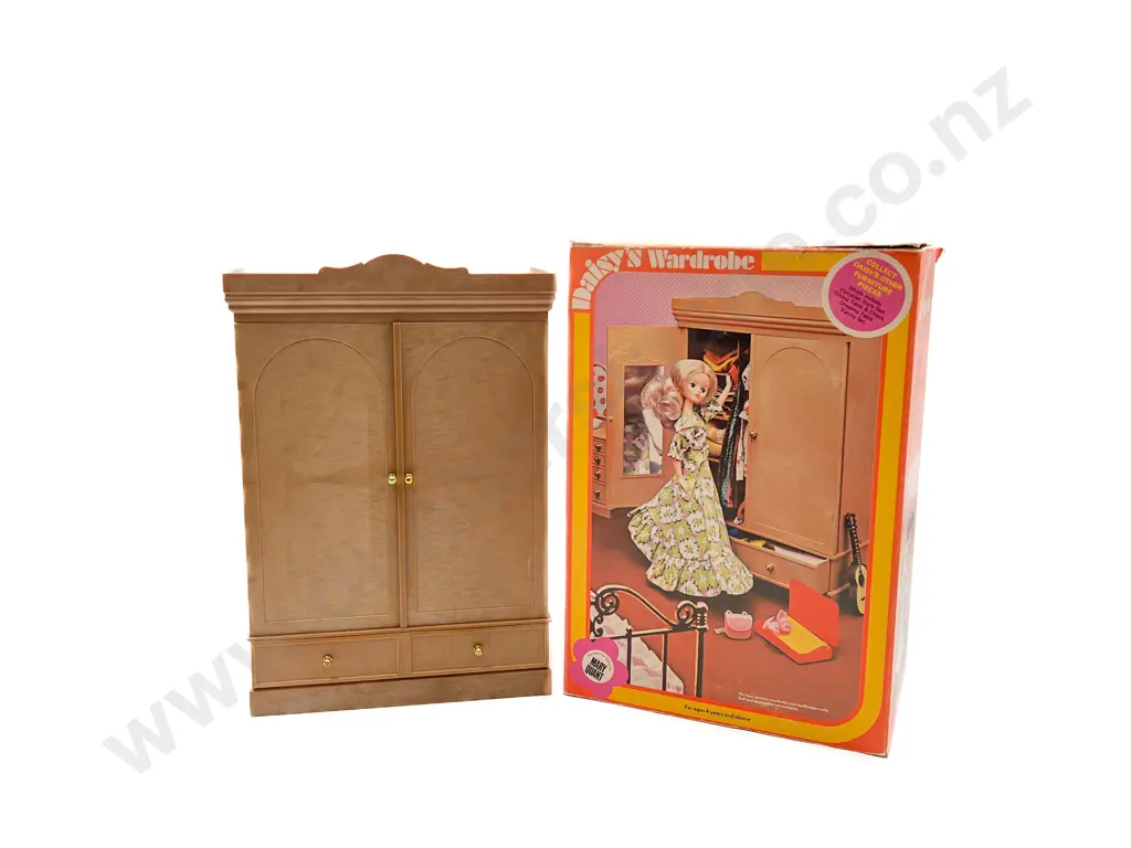 Boxed Mary Quant Daisy Doll Wardrobe Image 1++