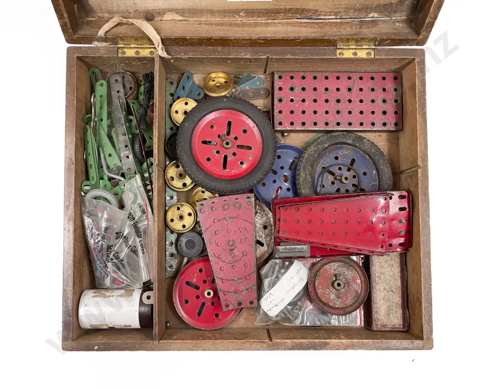 Qty Vintage Green and Red Plate Meccano Image 1++