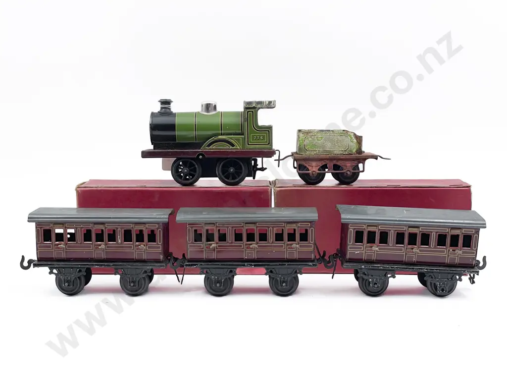 Bing O Gauge Clockwork Locomotive and Tender and three coaches Image 1++