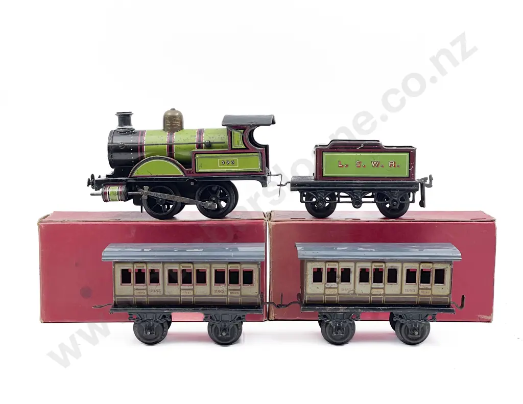 Bing O Gauge Clockwork Locomotive and Tender Image 1++