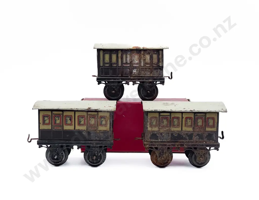 Early C20th Bing 1 Gauge Three Coaches (with faults and rust) Image 1++