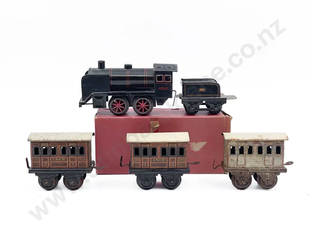 Kraus Germany O Gauge Clockwork Locomotive and Tender Image 1++