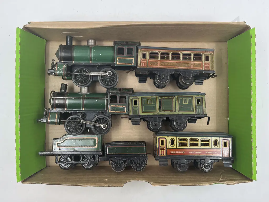 Two Early Unmarked (German) O Gauge Clockwork Locomotive and Tenders Image 1++