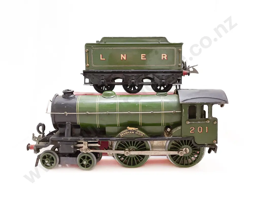 Hornby O Gauge Clockwork No2 Special Locomotive and Tender Image 1++