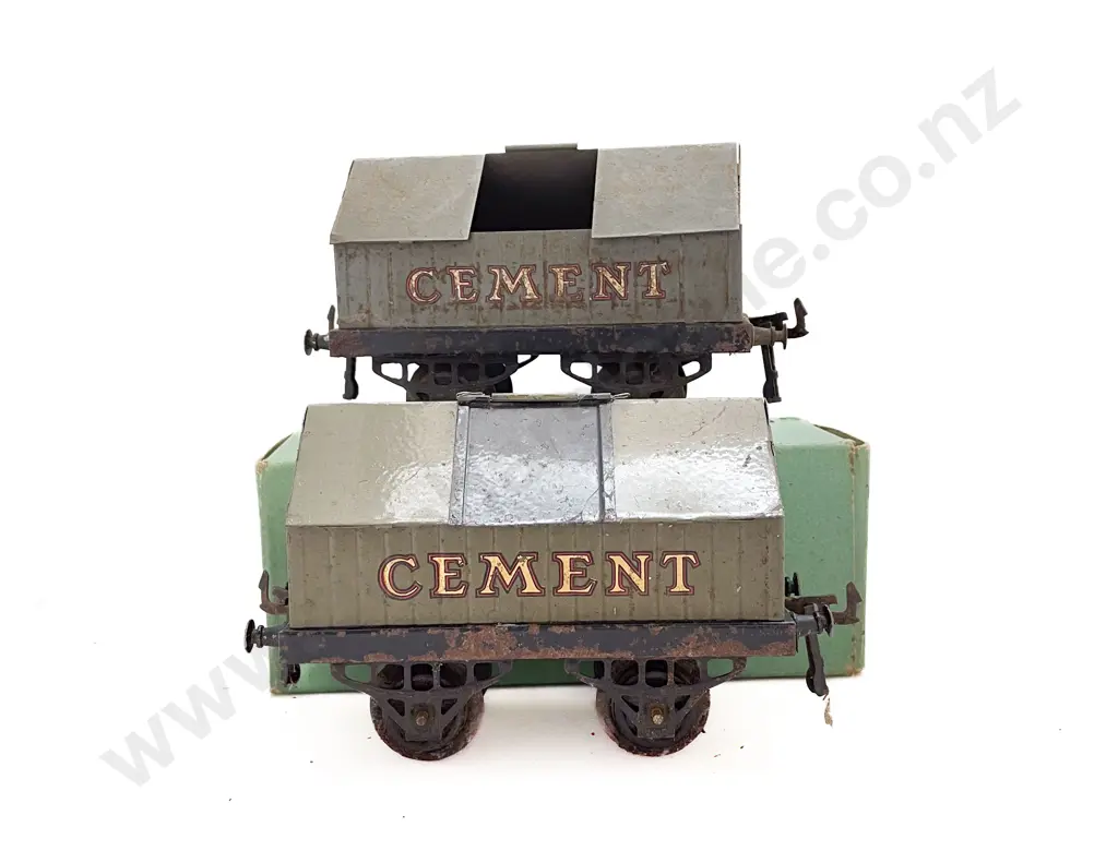 Hornby O Gauge No2 GW Cattle Truck and Two GW Open Goods Wagons Image 1++
