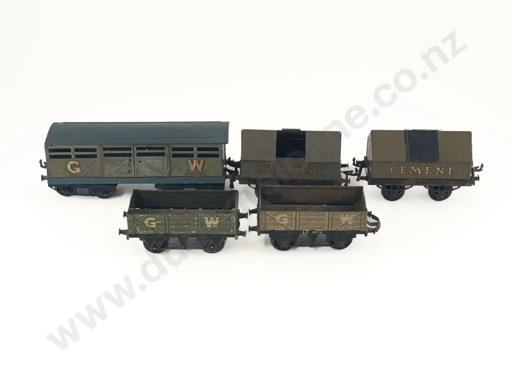 Hornby O Gauge No2 GW Cattle Truck and Two GW Open Goods Wagons Image 1++