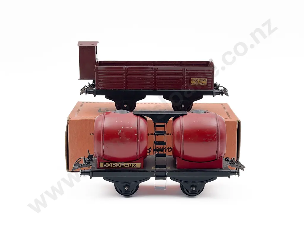 Hornby O Gauge French Boxed Wagon Tombereau and unboxed Double Wine Barrel Wagon Image 1++