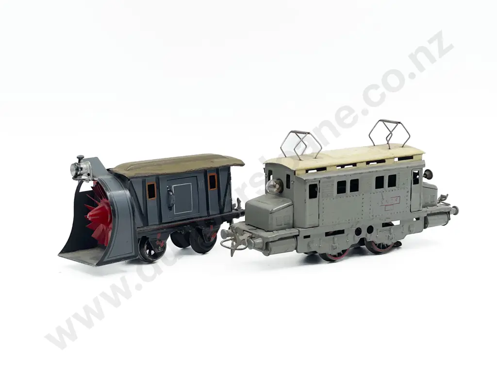 Hornby (Made in France) O Gauge 20v Electric 0-4-0 SNCF Locomotive Image 1++