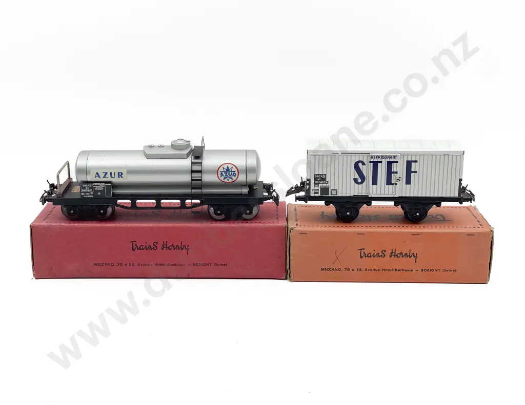Hornby O Gauge French Boxed Wagon Reservoir Azur and Wagon Frigorifique STEF Image 1++