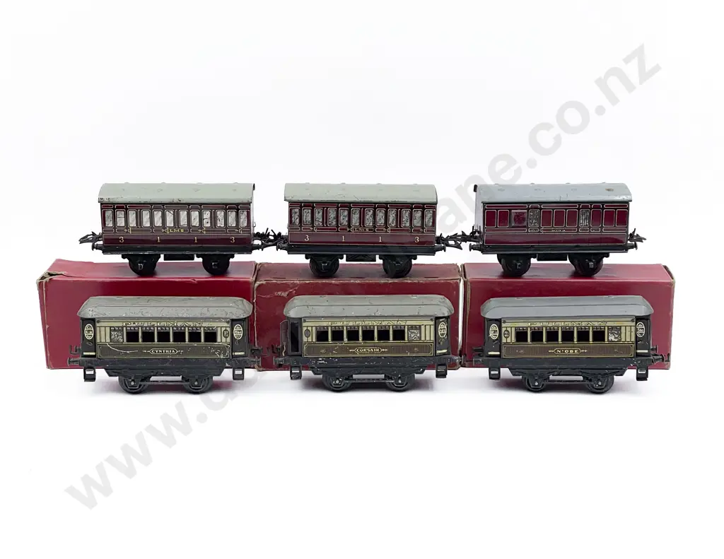 Hornby O Gauge Six Passenger Coaches Image 1++