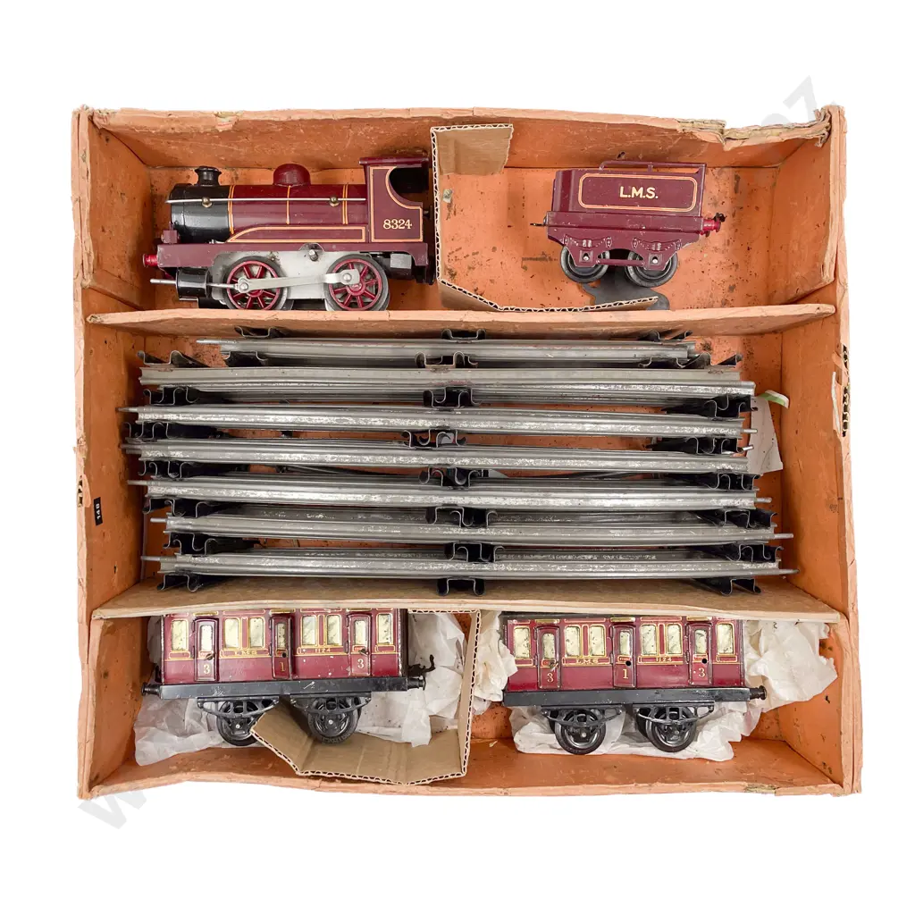 Hornby O Gauge Clockwork LMS Locomotive & Tender and Two Carriages C.1929-31 Image 1++