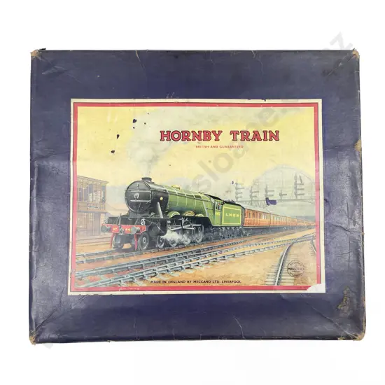 Hornby O Gauge Clockwork Tank Locomotive and Three Rolling Stock