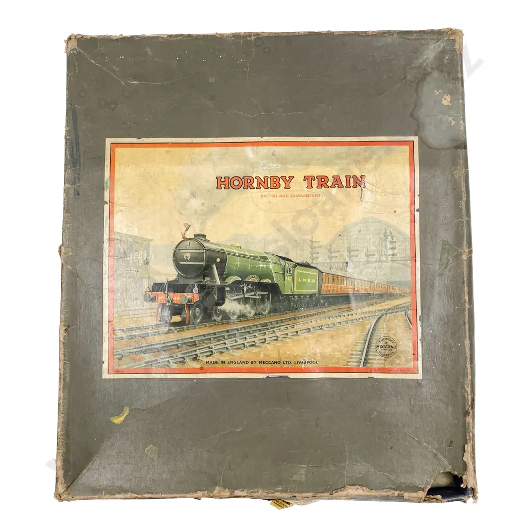 Hornby O Gauge Clockwork LNER Locomotive & Tender and Three Carriages Image 1++